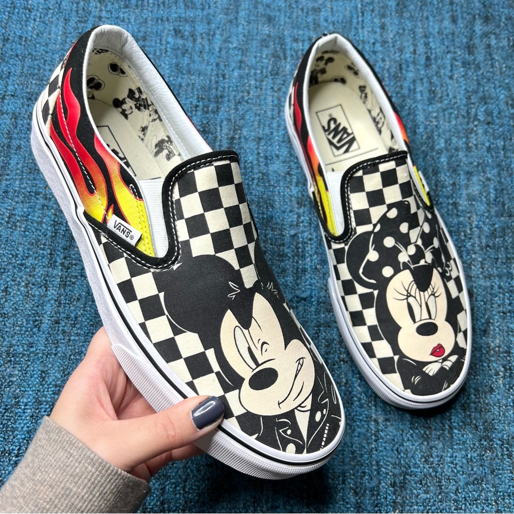 RARE Vans Disney Mickey & Minnie Flame Classic Slip On Sneakers Limited Edition